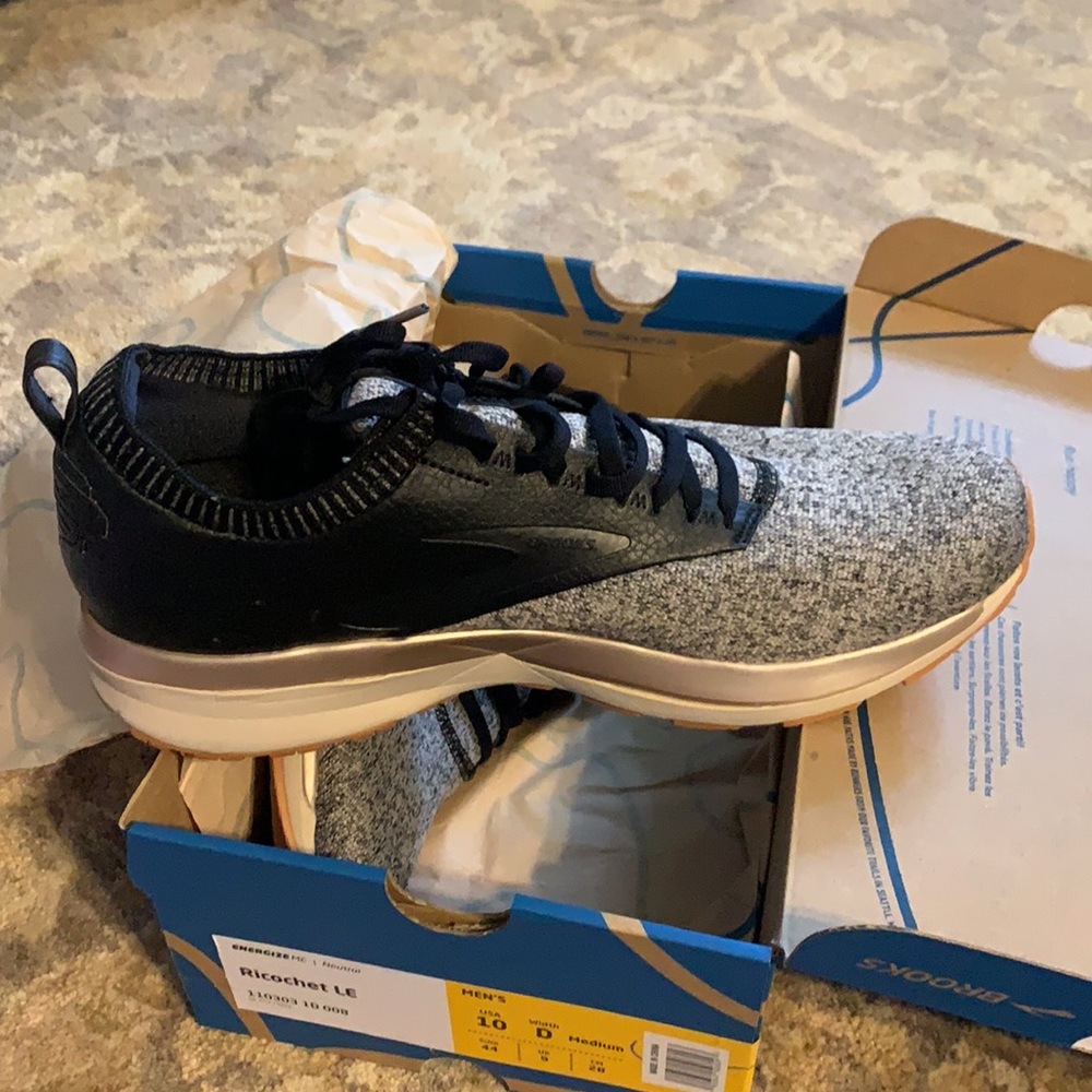 Men’s Brooks Ricochet LE Black/Tan shoe size 10 width Med